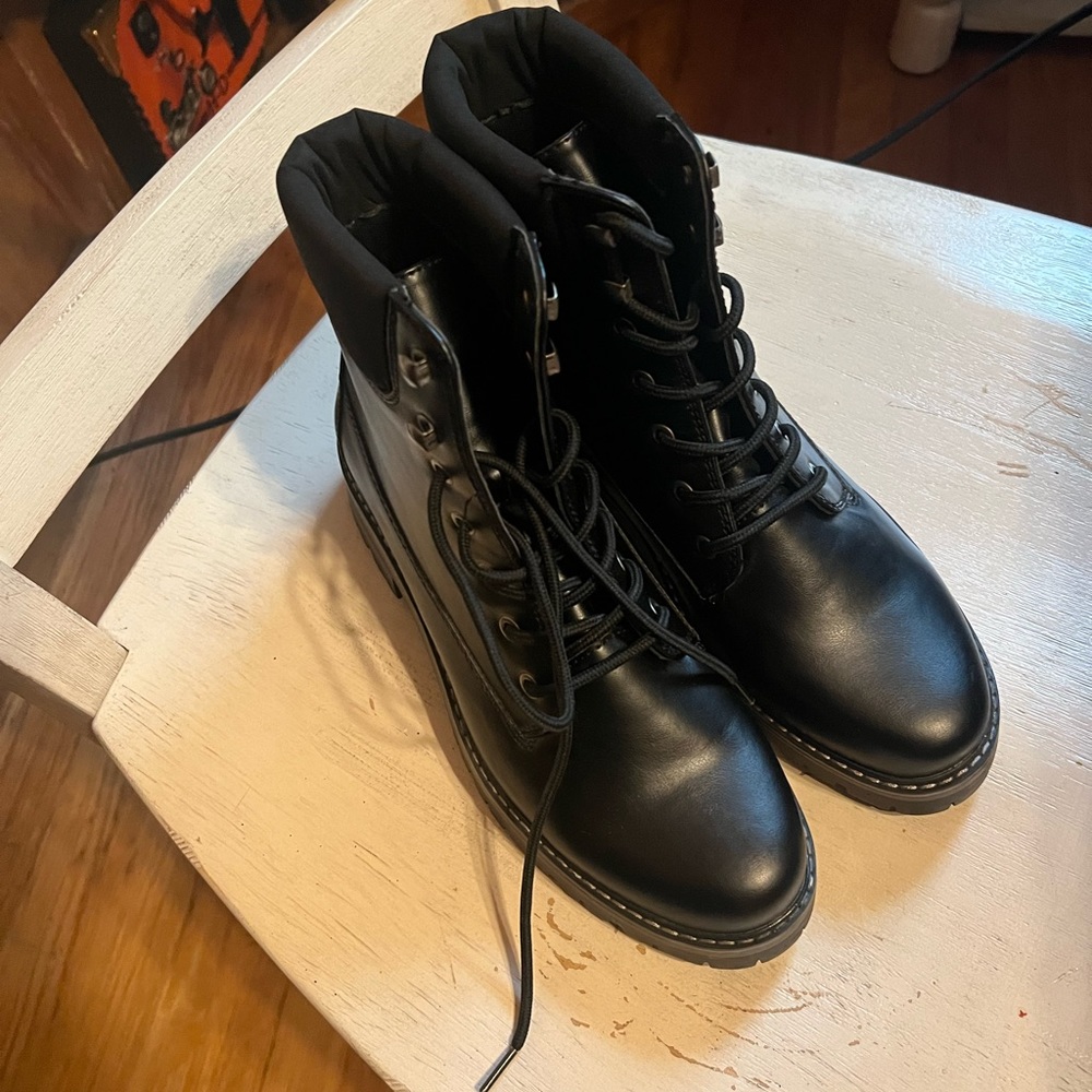 JF black boots